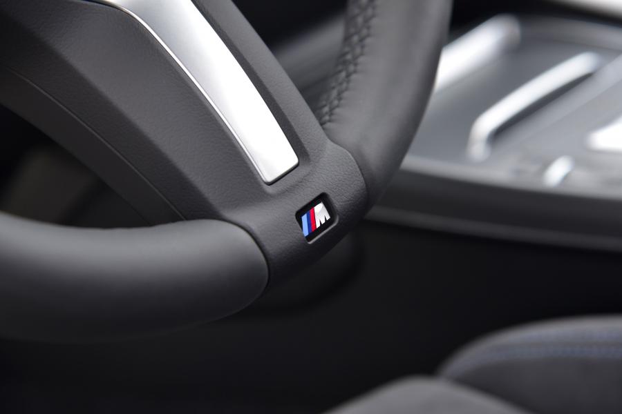 Детали интерьера BMW M140i 5-Door 2016 года  (WW) (фото 43 из 53)